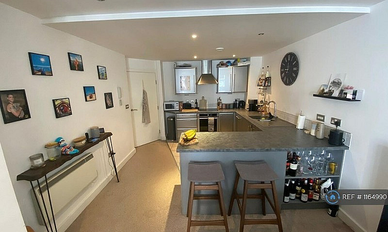 2 Bedroom Flat In Bi...