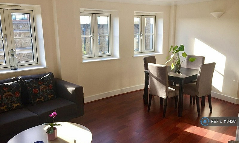 1 Bedroom Flat In Ro...