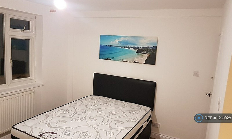 2 Bedroom Flat In Gl...