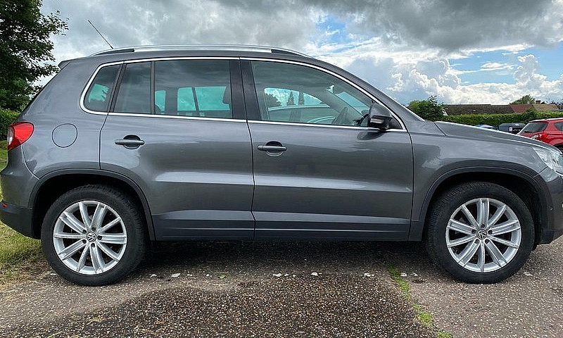 Volkswagen Tiguan ...