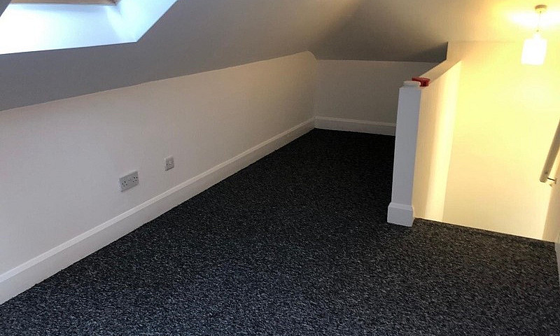 Spacious 2 Bed Flat ...
