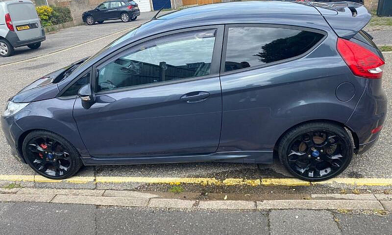 Ford Fiesta Metal...
