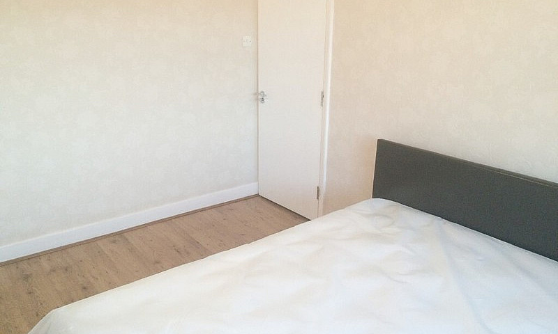 Modern 4 Bed House T...