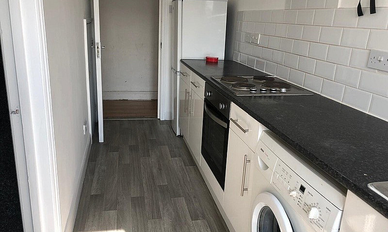 Spacious 2 Bed Flat ...