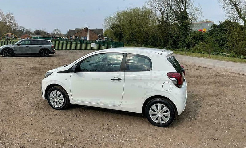 Peugeot 108 1.0 Petr...