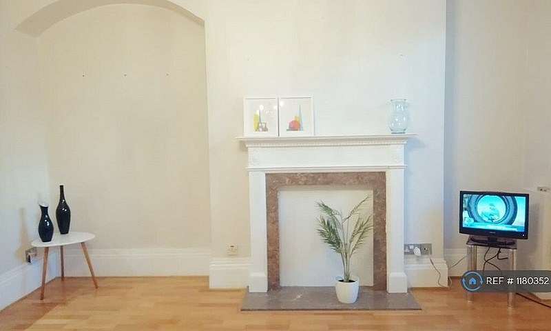 1 Bedroom Flat In La...