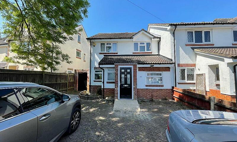 4 Bedroom House In T...