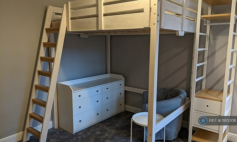 Studio Flat In Drayt...