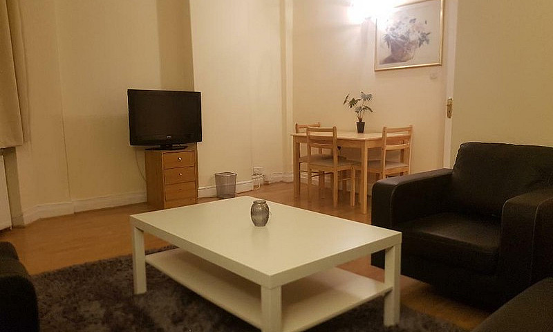 4 Bedroom Flat In St...
