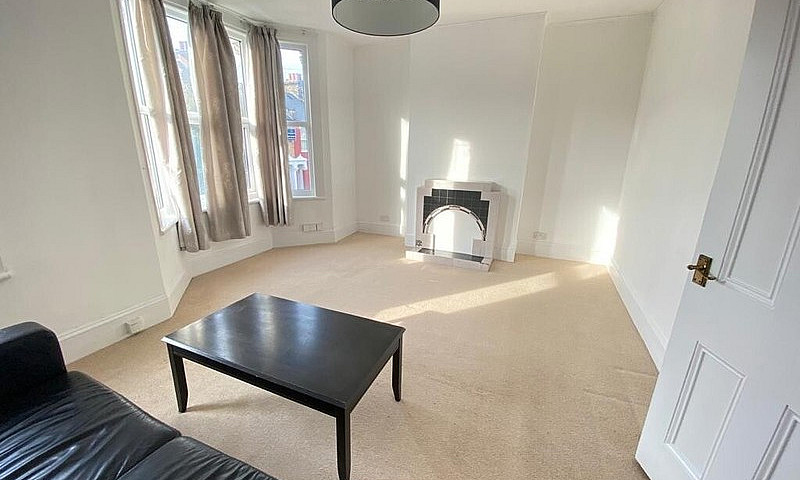 2 Bed Lovely Flat, S...