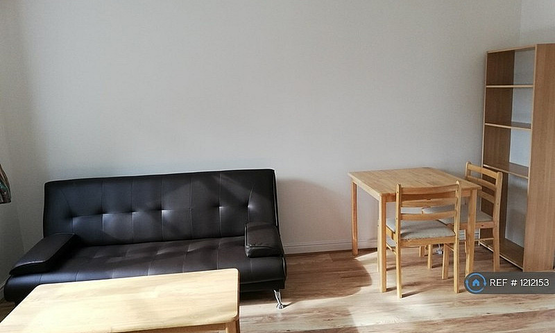1 Bedroom Flat In Wh...