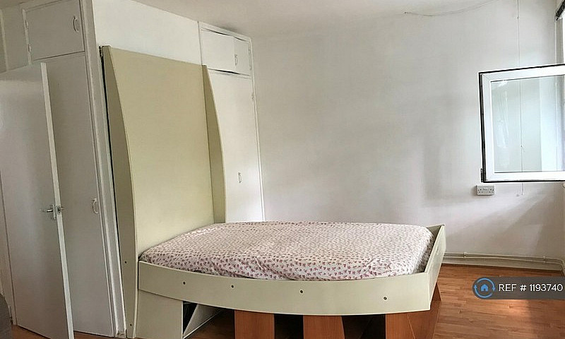 Studio Flat In Sover...
