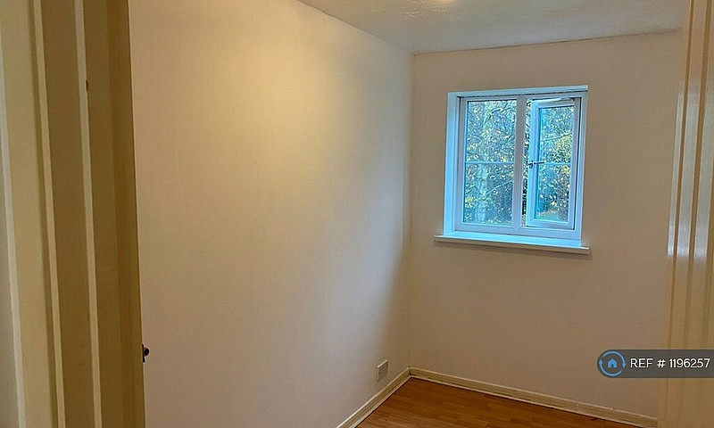 2 Bedroom Flat In Ki...