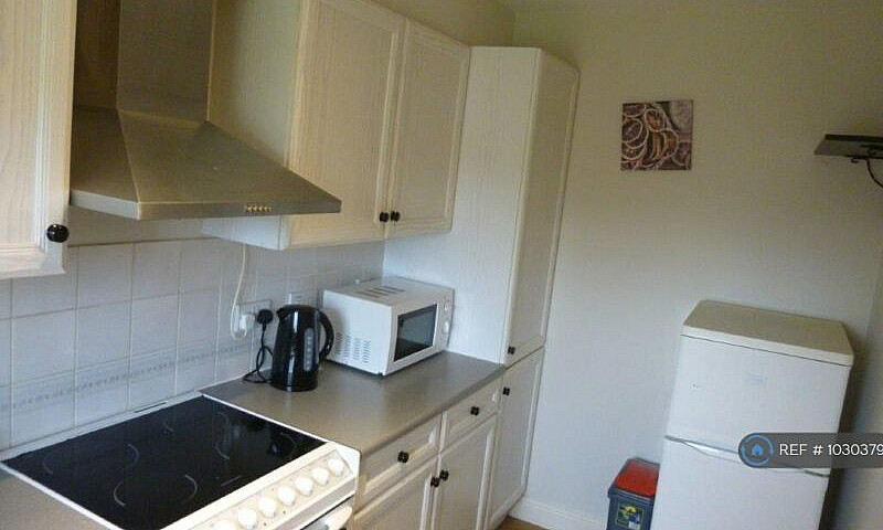 1 Bedroom Flat In Sh...