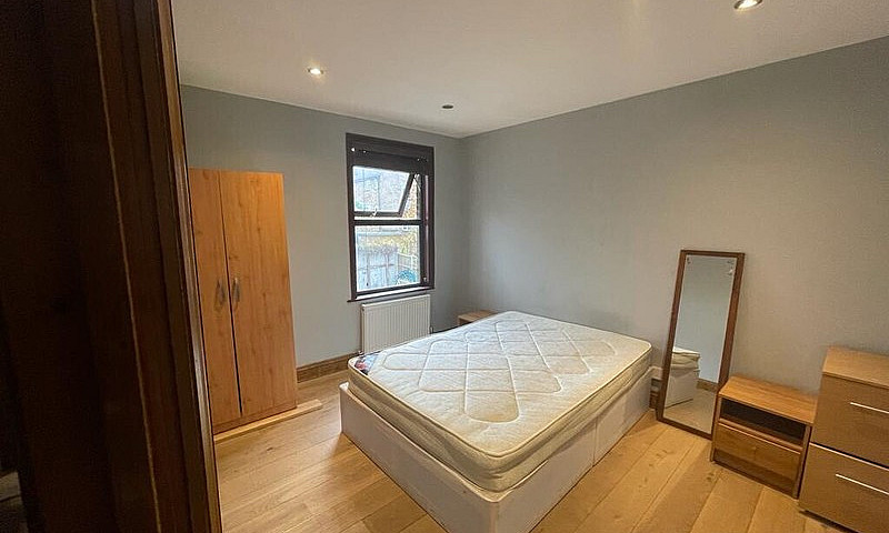 Three Bedroom Flat T...