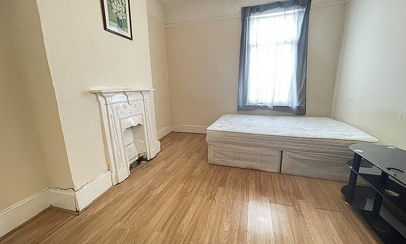 Newly Refurbished Fo...