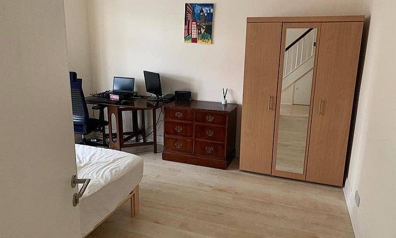 Room For Rent Includ...