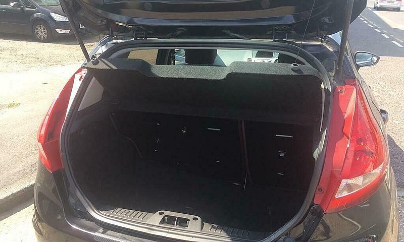 Ford Fiesta Titanium...