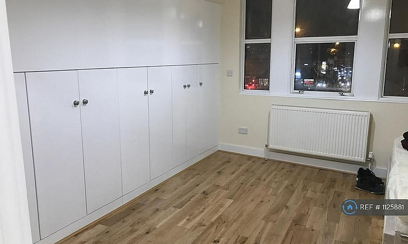 3 Bedroom Flat In Sa...