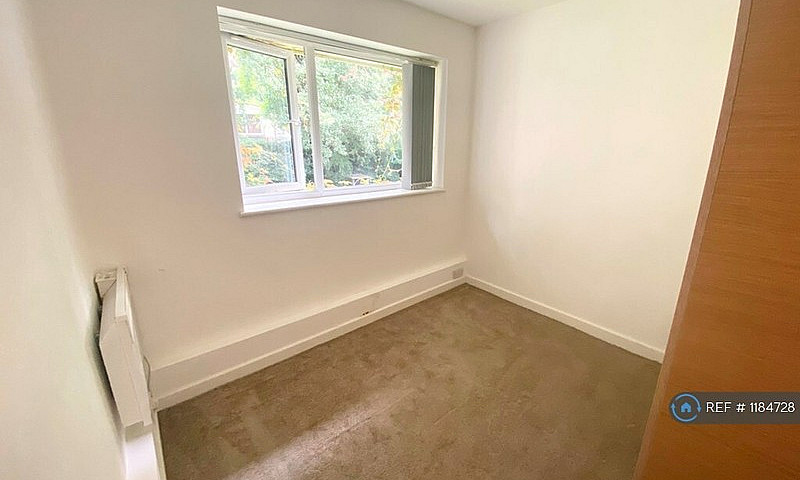 1 Bedroom Flat In Lu...