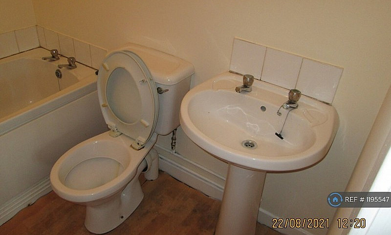 Studio Flat In Afton...