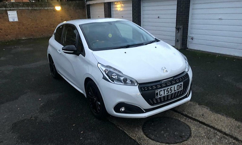 Peugoet 208 Black Ed...