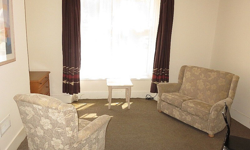 1 Bedroom Flat In Gr...