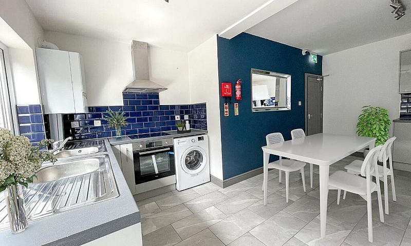 5 Double Rooms In Ho...