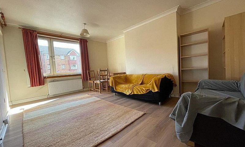 2 Bedroom Flat With ...