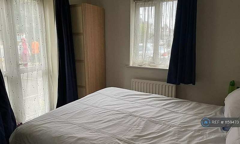 2 Bedroom Flat In Or...