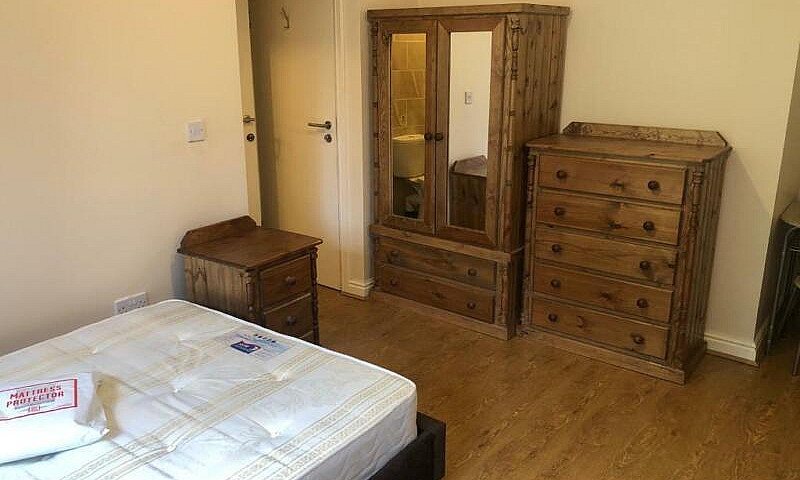 Studio Flat Uob Edgb...