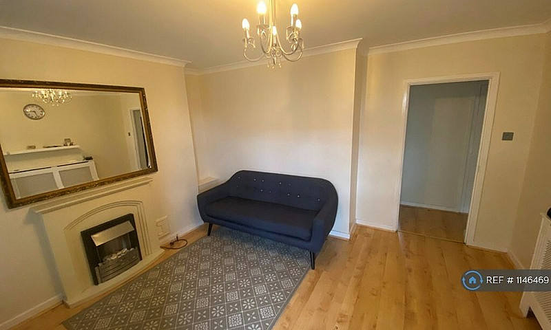 2 Bedroom Flat In Sh...