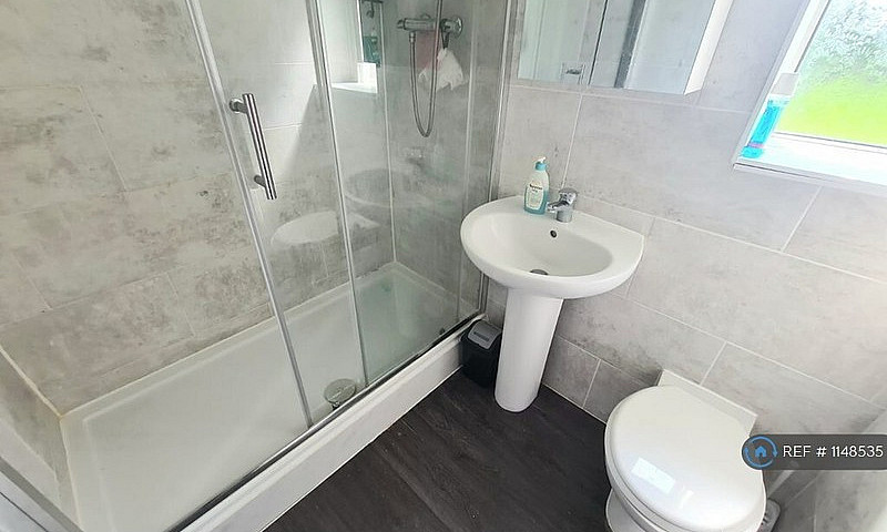 2 Bedroom Flat In Ni...