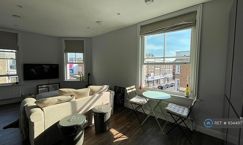 1 Bedroom Flat In Po...