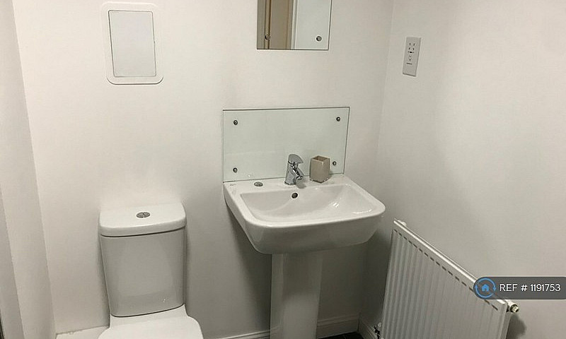 2 Bedroom Flat In Pa...