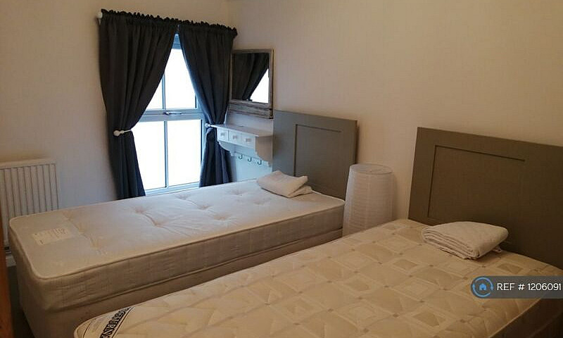 2 Bedroom House In W...