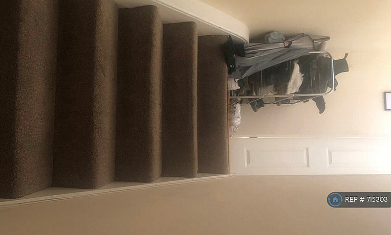 2 Bedroom Flat In Li...