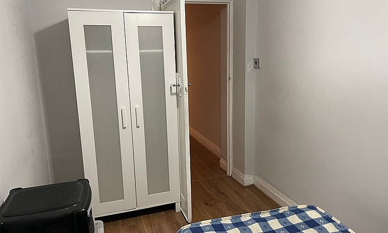 2 Bedroom Flat ...