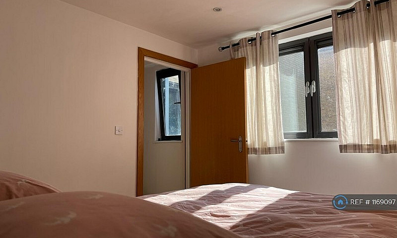 1 Bedroom Flat In Wh...