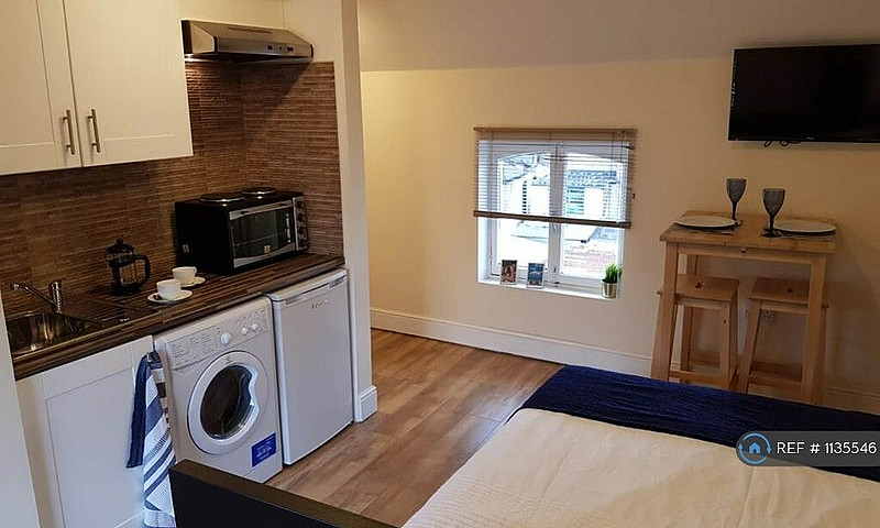 Studio Flat In Londo...