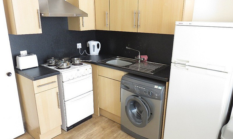 1 Bedroom Flat In Gr...
