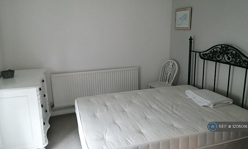 2 Bedroom House In W...