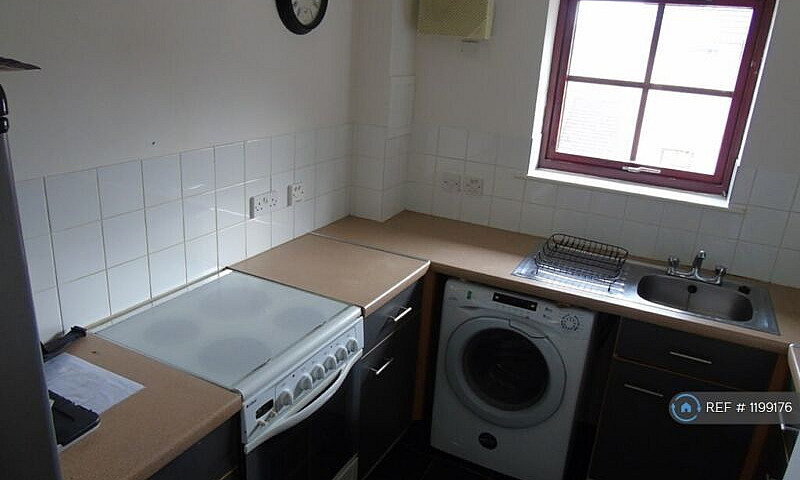 2 Bedroom Flat In Ar...