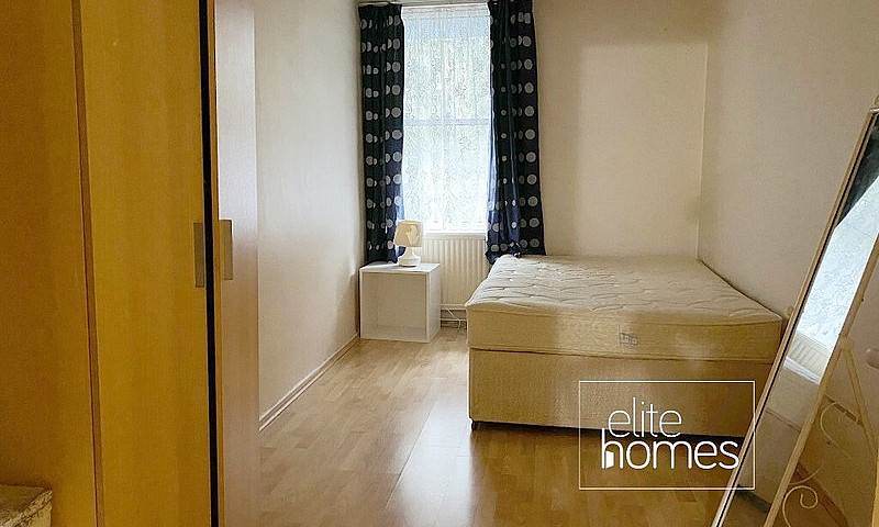 Large Double Room To...