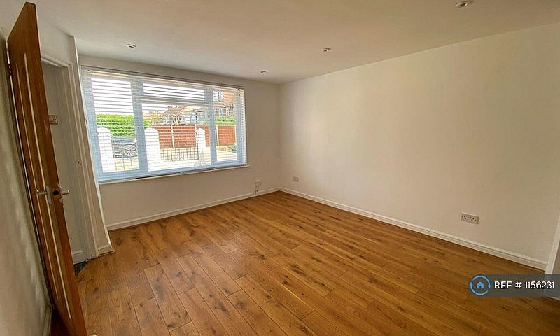 3 Bedroom House In H...