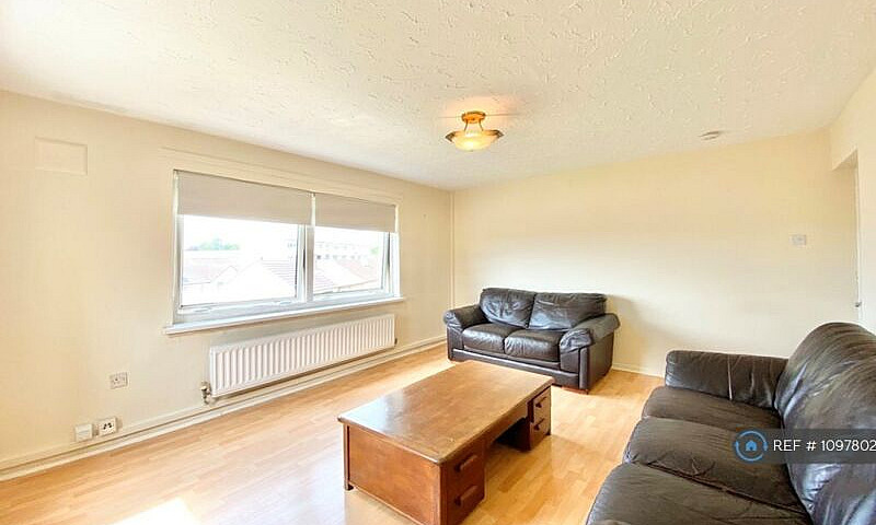 3 Bedroom Flat In Av...