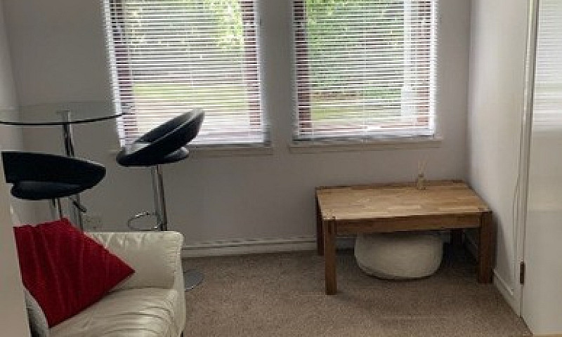 1 Bedroom Flat In He...