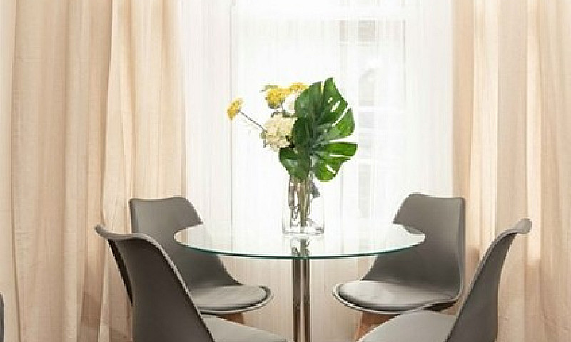 2 Bedroom Flat In St...
