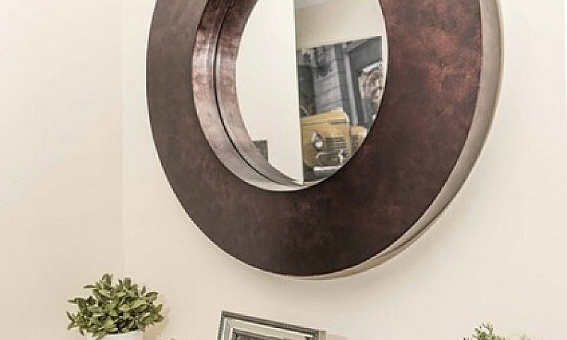 2 Bedroom Flat In St...