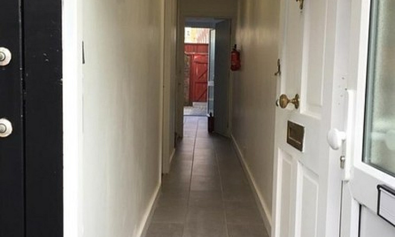 1 Bedroom In Ashmore...